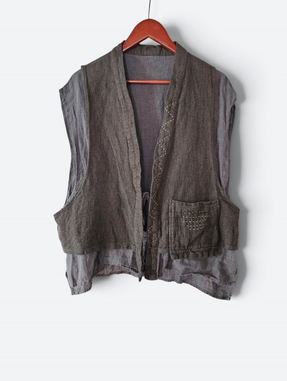 Su Nian Wei Yang (素年) Layered Linen Hanfu Pocket Detail Embroidered Stitch Vest